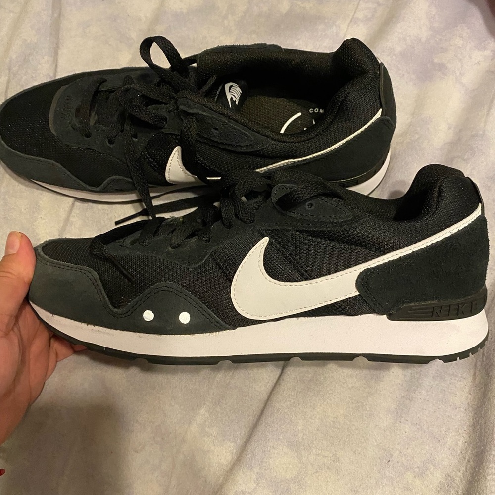 New with tags Nike venture Runner